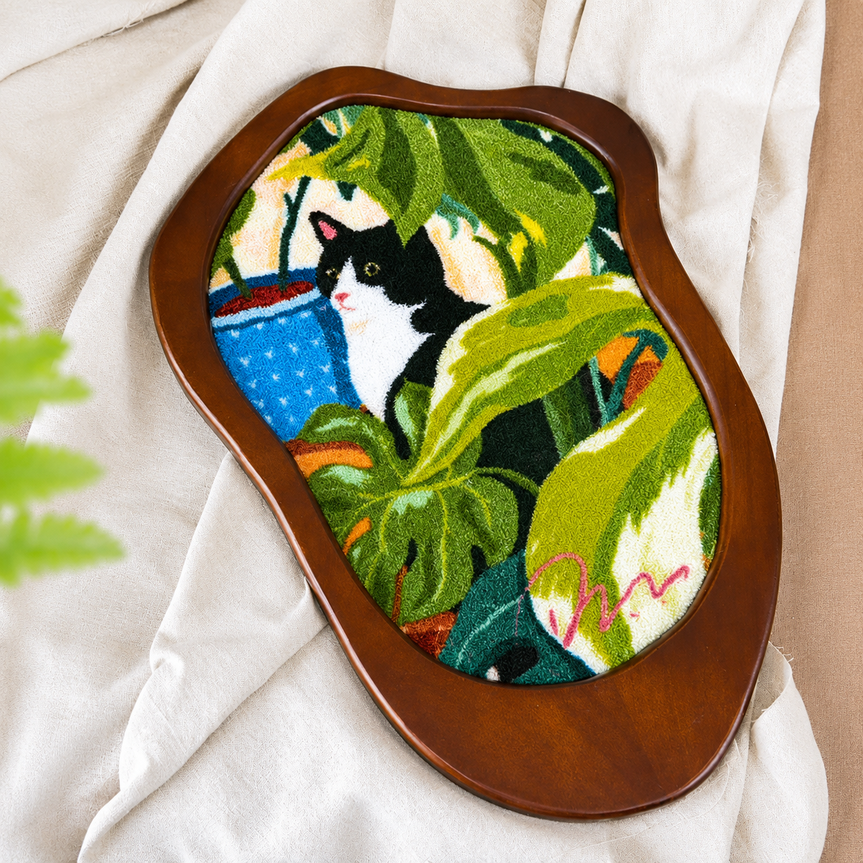 Close-up of Cats and Plants printed woven scratch surface